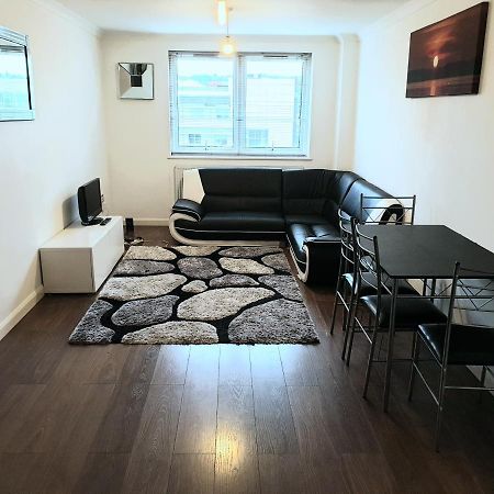 Spacious Modern Flat In Luton Town Centre Buitenkant foto