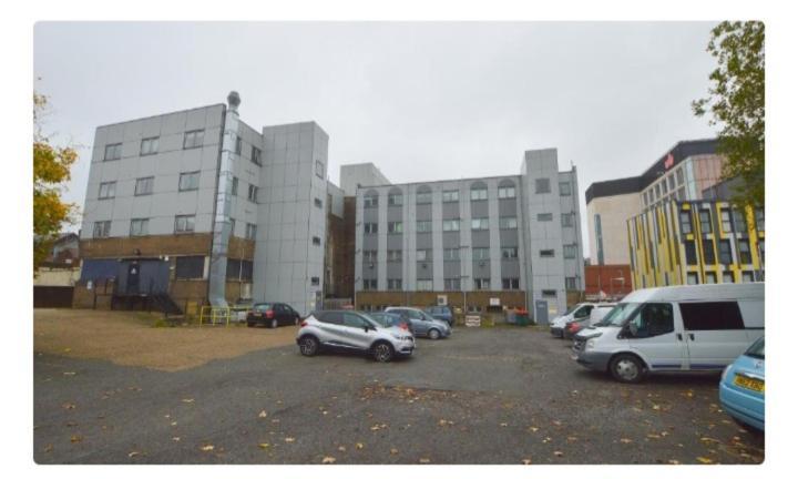 Spacious Modern Flat In Luton Town Centre Buitenkant foto