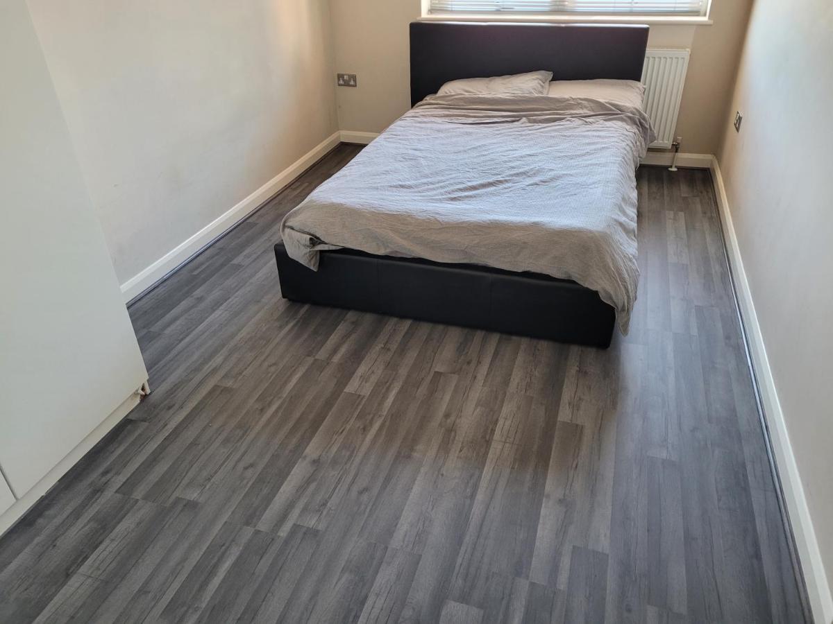 Spacious Modern Flat In Luton Town Centre Buitenkant foto