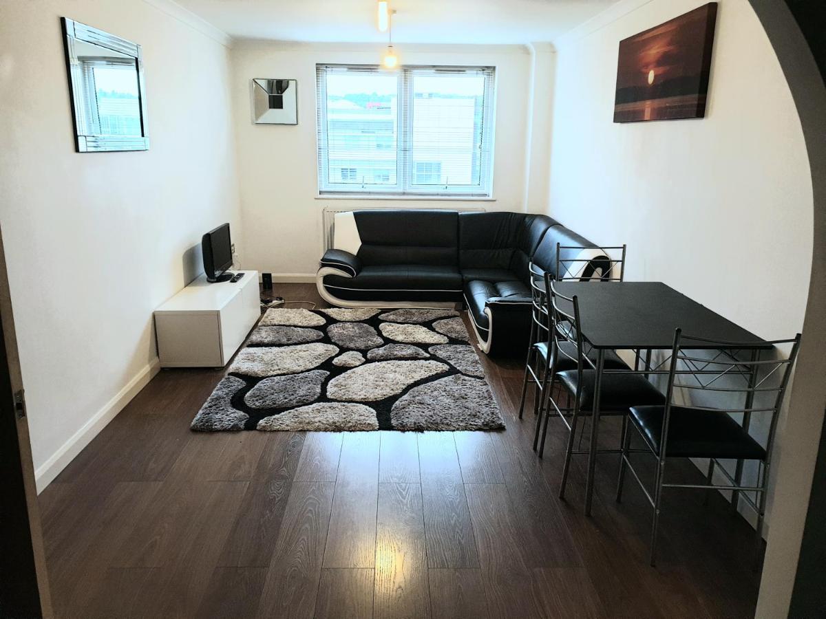 Spacious Modern Flat In Luton Town Centre Buitenkant foto